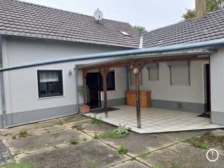 Schönes Haus mit drei Zimmern und Einbauküche in Bergheim - Vermietung für 1 Jahr -
