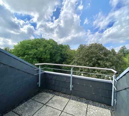 Grünlich gelegene Dachgeschosswohnung mit Loggia