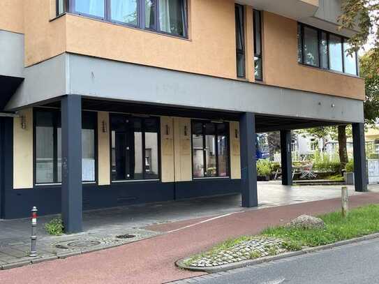 Zentral gelegene Gewerbeeinheit mit großer Fensterfront