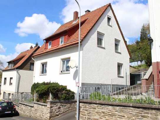 Mehrgenerationenhaus mit eingezäuntem Grundstück! Ortsrandlage! Umbau zum 2-Familienhaus möglich!