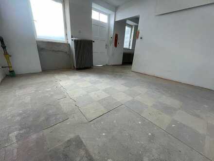 KL - Nähe Mall, Lager mit 3 Räumen, WC (Preis auf Anfrage)
