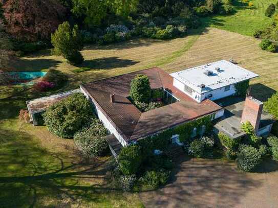 LANDSITZ IN UNVERGLEICHBARER LAGE AUF 30.000 M² PARKGRUNDSTÜCK