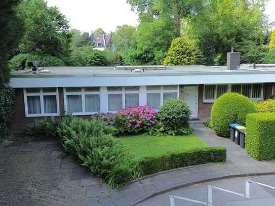 Großer, gepflegter und unterkellerter Bungalow mit Sonnengrundstück ! Top Lage in Köln Weiden!