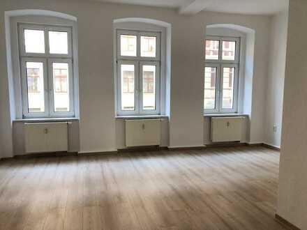 frisch renovierte 2-R-Wohnung mit Balkon - Hochparterre