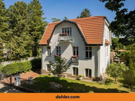 Elegant country villa in an exclusive and quiet location in Berlin-Wannsee - energy efficiency class