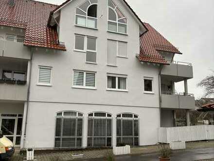 Helle Dachgeschosswohnung mit 3 Zimmern, Balkon, EBK, TG und Außenstellplatz in Auenwald