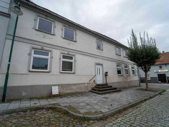 Renovierungsbedürftiges Mehrfamilienhaus im Herzen von Wesenberg