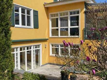 Lichtdurchflutete 2,5 Zimmer Wohnung mit sonniger Terrasse im Aurachtal