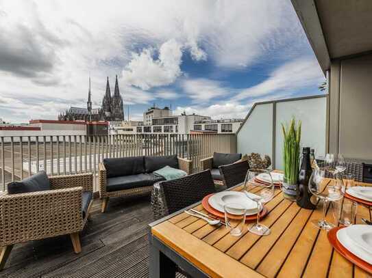 Mit Blick auf den Kölner Dom: exklusives Apartment in Altstadt | moderne Ausstattung | Spa & Fitness