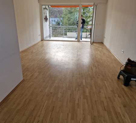 900 € - 89 m² - 3.0 Zi. helle geräumige modern ausgestattete Wohnung im 1 Og....kein Aufzug...