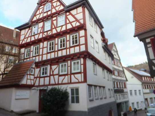 Fachwerkhaus mitten im Zentrum, EBK und Balkon