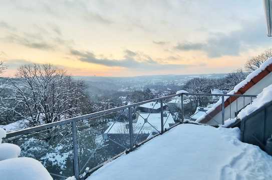 ***W´tal, Zooviertel - stylische 2-Zi.-Dachgeschosswohnung mit Stil und Blick über die Stadt!***