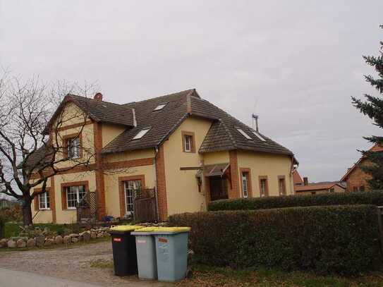 kleine Dachgeschoß-Wohnung in Penzin