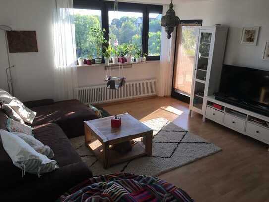 Modernisierte 3-Zimmer-Wohnung mit Balkon und traumhaftem Alpenblick in Berg am Laim, München