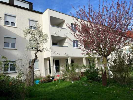 Neubauwohnung in der Göppinger Nordstadt mit Südbalkon und Blick auf den Albtrauf