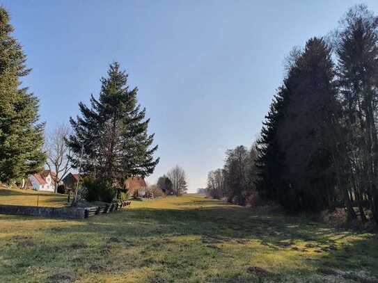 **Sonniges Baugrundstück in hervorragender Lage**