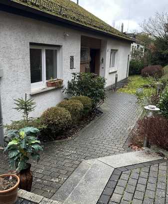 Freistehendes Einfamilienhaus in Waldrandlage mit Fernblick in Niederweimar!