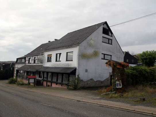 Großes Gasthaus auf der Hauptstraße mit viel Potenzial