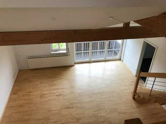 Attraktive und neuwertige Maisonette-Wohnung mit geh. Innenausstattung mit Balkon in Seeon-Seebruck