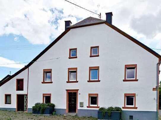 Renoviertes Bauernhaus im Ortskern von Breit