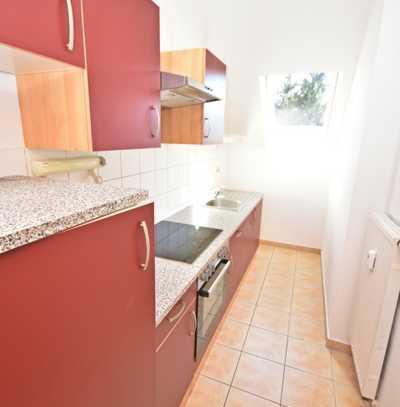 *Gemütliche 2-Raum-Wohnung im Dachgeschoss zum Wohlfühlen mit Balkon und Einbauküche!*