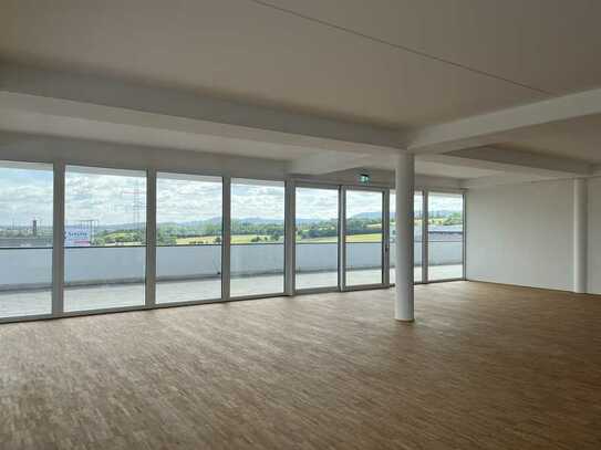 Arbeiten mit Aussicht - Lichtdurchflutete Bürofläche mit Dachterrasse in Reutlingen-Degerschlacht