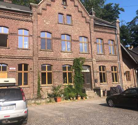 Modernes Wohnen auf kernsaniertem Vierkanthof