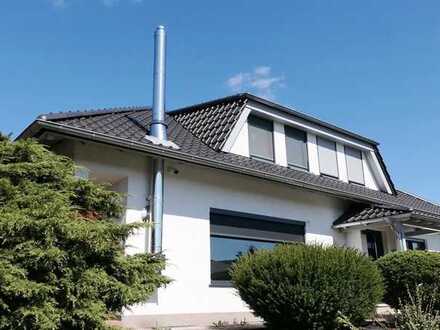 ### MODERNER BUNGALOW SUCHT FAMILIENANSCHLUSS (Heizung neu) IM EIGENEN POOL MIT BLICK ZUM SCHLOSS ##