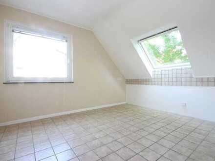 Helle Dachwohnung mit modernem Bad