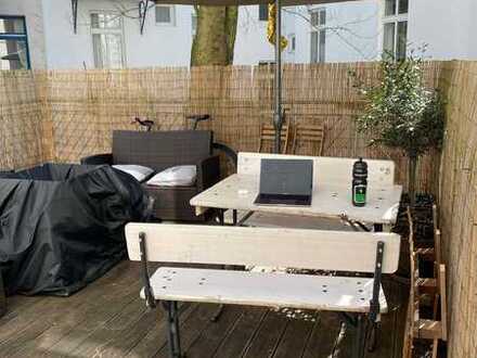 Hochparterre-Wohnung mit traumhaft großer Terrasse in Eppendorf