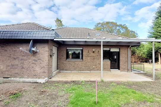 Großer & heller Walmdachbungalow mit 2 Bädern, Wohnküche + Einzelgarage in ruhiger Lage Büsdorf!