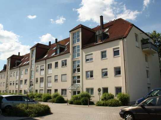 Großzügige, Vermietete, 3-Zimmer-Wohnung mit sonniger Loggia in gepflegtem Mehrparteienhaus mit TG!