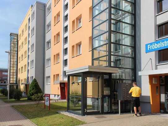 2-Raum-Wohnung in Debschwitz mit Balkon, Dusche und Aufzug