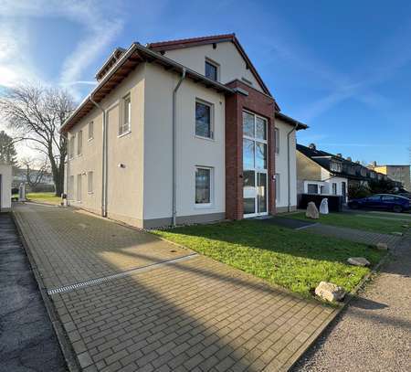 Schicke, barrierefreie Neubau-Erdgeschosswohnung aus 2022 mit Terrasse und Gartenanteil