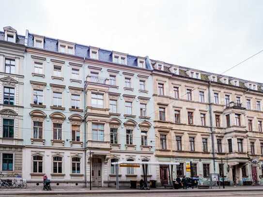 Mondäner Charme trifft moderne Ausstattung. Familienwohnung im Denkmal unweit der Elbwiesen.