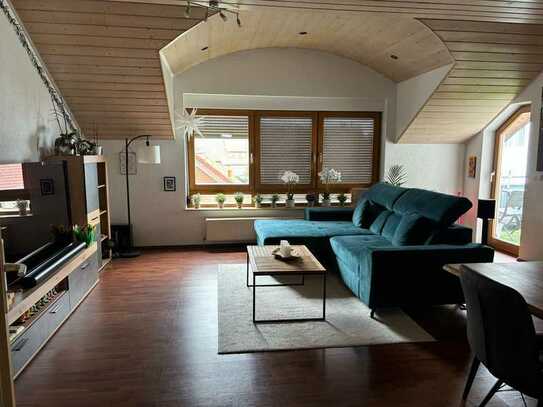 Schöne Wohnung mit drei Zimmern sowie Balkon und EBK in Oedheim