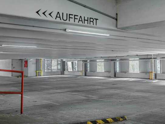 Parkplatz im Parkhaus am Hauptbahnhof Neuss