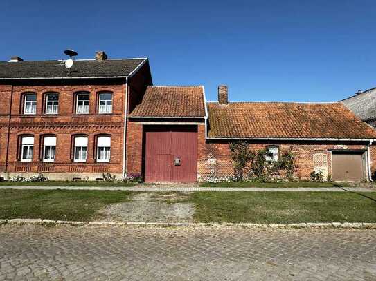 Bauernhaushälfte mit viel Nebengelass in Breitenfeld