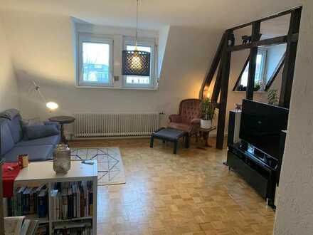 Ruhige 2,5 Zimmer-Wohnung im Dach-Geschoss