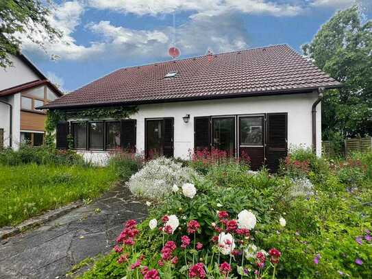 Erstbezug nach Sanierung: Einfamilienhaus / 2 Generationenhaus mit großzügigem Garten