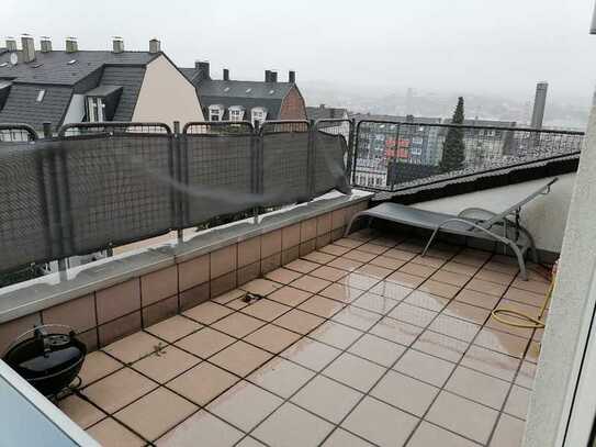 Exclusive Dachgeschoßwohnung- 60m² -mit Einbauküche + Dachterrasse