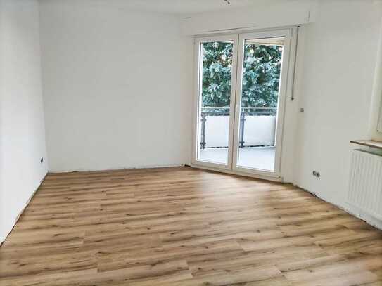 Erstbezug nach Sanierung: Moderne 3ZKB-Wohnung mit Balkon und XXL Garage