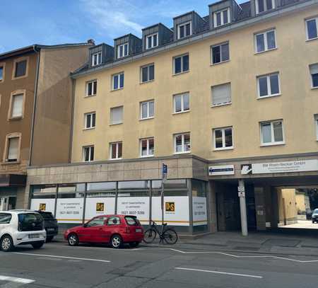 DIRINGER & SCHEIDEL // BÜROEINHEIT mit großer Schaufensterfront im Stadtteilzentrum MA-Neckarau