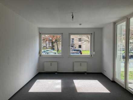 NUR mit WBS für Senioren! Schöne 1,5 Zimmer- Wohnung mit Wintergarten und Einbauküche!