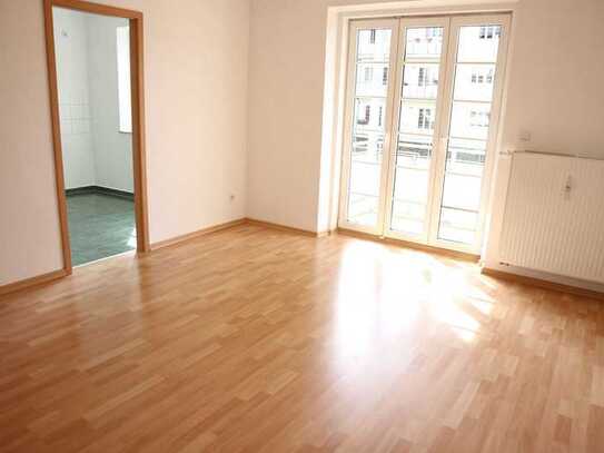 Frei ab 1.7.25 ! 1. OG Laminat - Balkon am Wohnzimmer! !