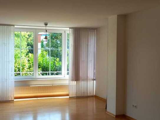 Freundliche und gepflegte 2-Raum-EG-Wohnung mit geh. Innenausstattung mit Balkon in Bad Rothenfelde