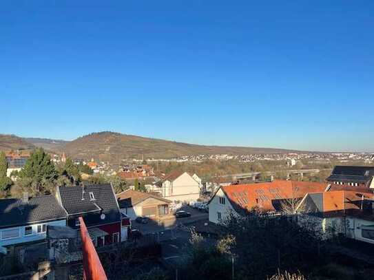 Großzügiges Haus in ruhiger Lage mit Rheingaublick