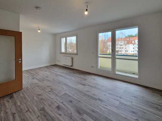 *Renovierte 2-Zimmer-Wohnung mit Balkon in der 1. Etage* on top 300 EUR Wunschgutschein*