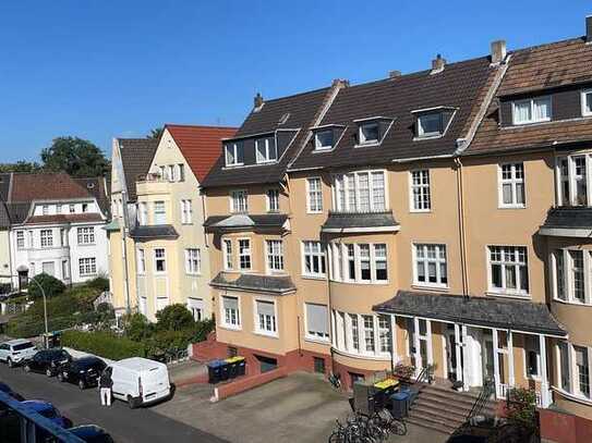 Exklusive, sanierte 3-Zimmer-Wohnung mit Balkon und Einbauküche in Köln