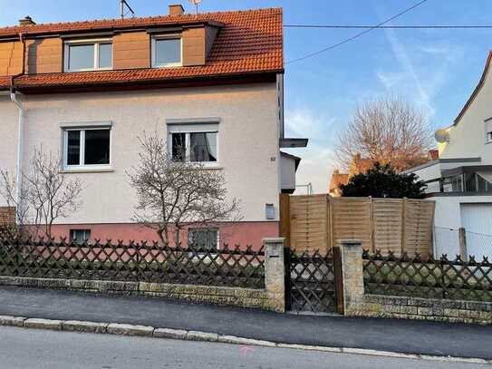 Doppelhaushälfte mit Einbauküche und Garten in ruhiger Lage